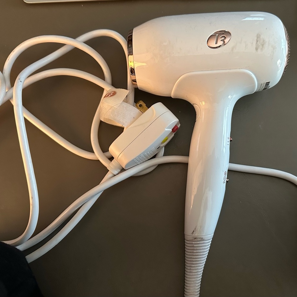 T3 Fit Ionic Compact Hair Dryer IonAir Technology White/Rose Gold + Cool Shot